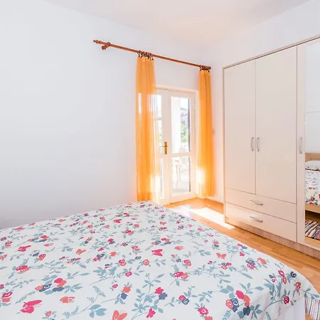 Grakalic Great Location Μεντουλίν